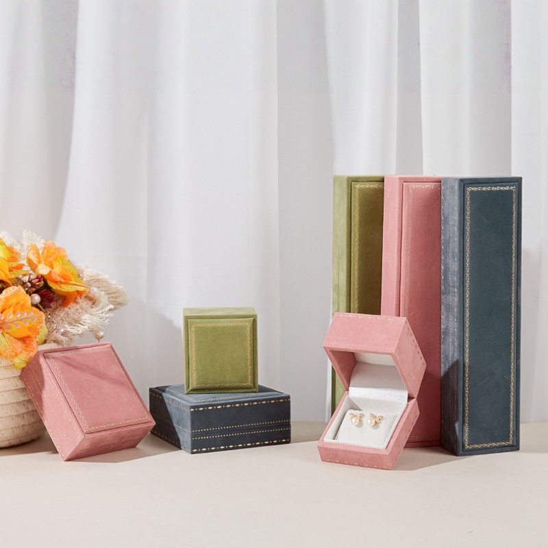 Bar Cart Gold - 高級ベルベットジュエリーボックス、金刺繍入り、エレガントなフリップトップ式収納、指輪、ネックレス、バングル、ジュエリーギフトボックス