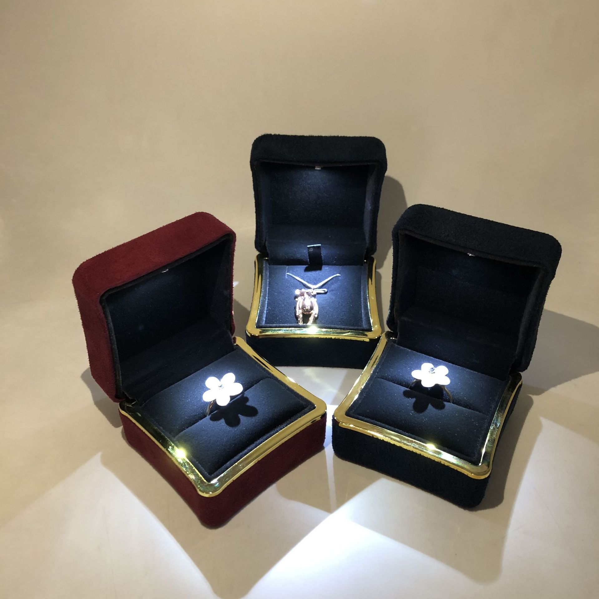 LEDライトジュエリーボックス,リング,イヤリング,ネイル, - Bar Cart Gold のレビューと価格