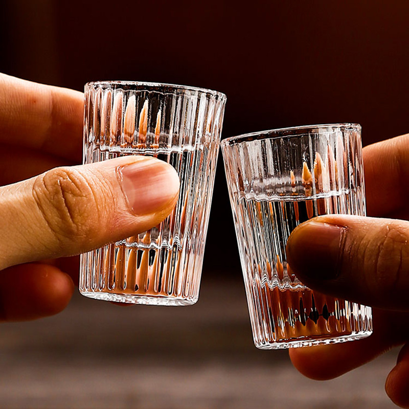 ストライプの外国製ワイングラス,小容量の酒グラス,透明なブラ - Old Fashioned Glass のレビューと価格